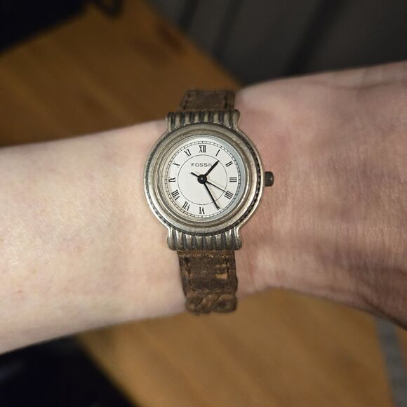 Small Fossil Watch Women Silver Metal & Brown Weave Leather EC-8698 - Picture 3 of 6